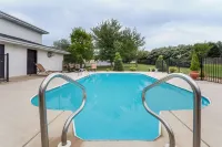 Days Inn by Wyndham Battlefield Rd/Hwy 65 - piscina