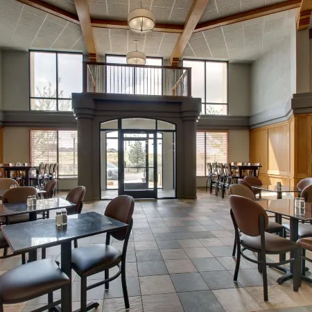 Drury Inn & Suites Albuquerque North Отели рядом с достопримечательностью «Тропа Ла Луз»