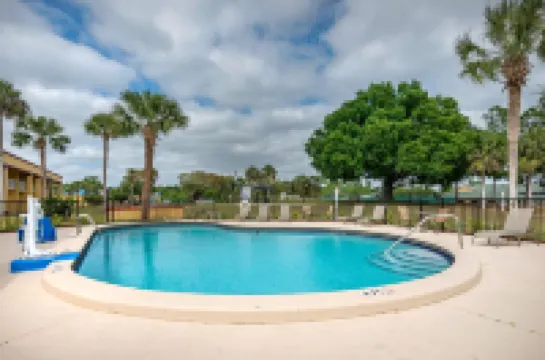 ロードウェイ イン クレルモント ノース