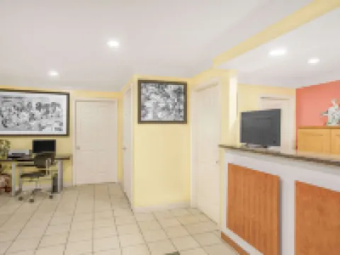 Super 8 by Wyndham Sumter サムターのホテル