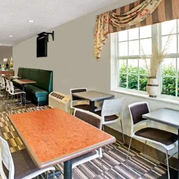 Microtel Inn & Suites by Wyndham Cherokee