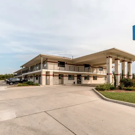 Motel 6 San Antonio, TX - South IH-10 East Отели рядом с достопримечательностью «AT&T Центр»