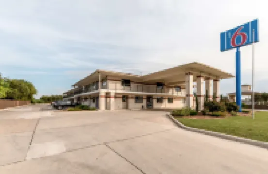 Motel 6 San Antonio, TX - South WW White Rd Các khách sạn ở San Antonio