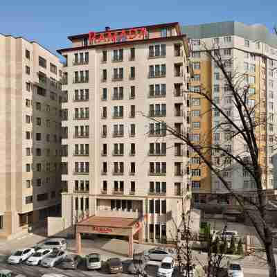 라마다 바이 윈덤 비슈케크 센터 Hotel Exterior