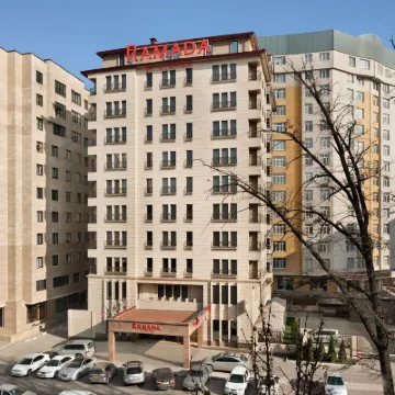 比什凱克中心温德姆華美達酒店 鄰近Asia Mall的酒店