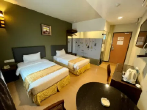 8 Days Boutique Hotel Impian Emas Hotels in Tebrau