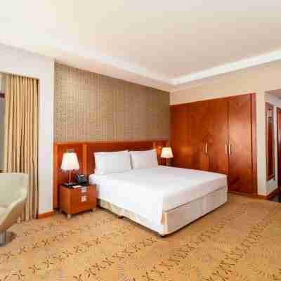 Holiday Inn Suites Kuwait Salmiya Rooms