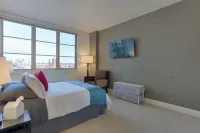 Spacious, Downtown Location – Great for Work and Relaxing! Hotels in 