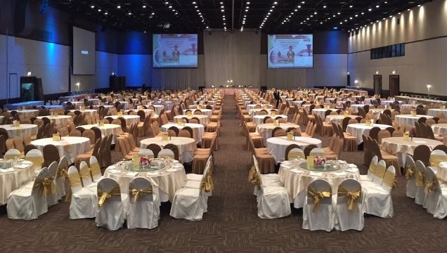 트레블로지 님만 수영장