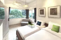 Urbanview Wisma Nirwana Tretes by RedDoorz Hotels near Villa Dharma Ledug
