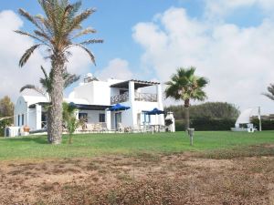 Sea Front Villa with Private Heated Pool, Quiet Area Paphos 322