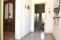 Luce Holiday Home with Air Conditioning for 5 Guests Hotels in Roca