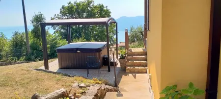 Sunny Villa Apartment