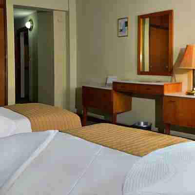 Cesar's Plaza Hotel Rooms