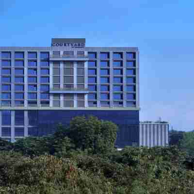 Courtyard Ahmedabad Sindhu Bhavan Road Hotel Exterior