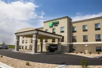 Holiday Inn Express & Suites Sikeston Hotels in Miner
