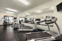 Country Inn & Suites by Radisson, Kansas City at Village West, KS - gimnasio