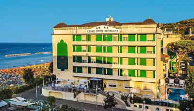 Grand Hotel Michelacci  호텔