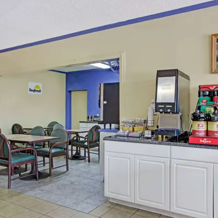 Days Inn by Wyndham Benson