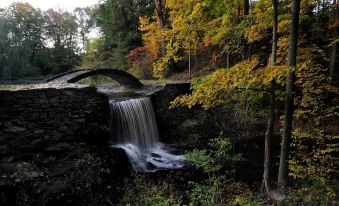 Buttermilk Falls Inn