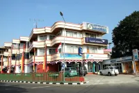 Ambun Suri Hotel Hotel dekat Rumah Pohon Inyiak