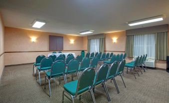 Country Inn & Suites by Radisson, Waterloo, IA