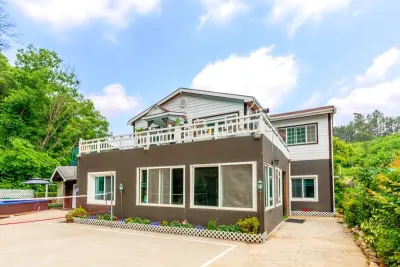Yeoju Landscape of Forest Pension Hotels near Ludensia