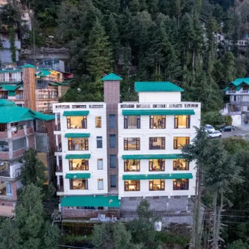 The Seasons Dalhousie - Best Valley View & Mountain View AC Hotel in Dalhousie