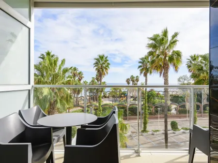 Miramar Отели рядом с достопримечательностью «Punta Larga»