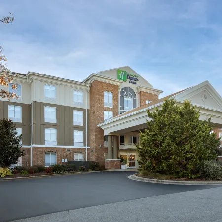Holiday Inn Express & Suites GREENSBORO - AIRPORT AREA by IHG
