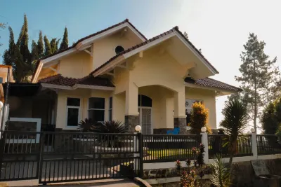 3Br Villa Lotus Puncak Blok L-01 Hotel di Sindangjaya