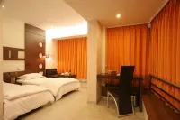 Pride Biznotel Alkapuri - balcony