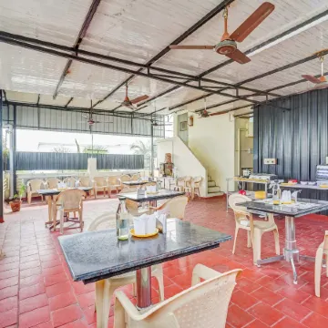 Season 4 Residences -Thiruvanmiyur (Near Tidel Park and Apollo Proton Cancer Center) Отели рядом с достопримечательностью «Храм Ашталакшми»
