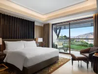 JW Marriott Mussoorie Walnut Grove Resort & Spa فنادق في Tehri Garhwal