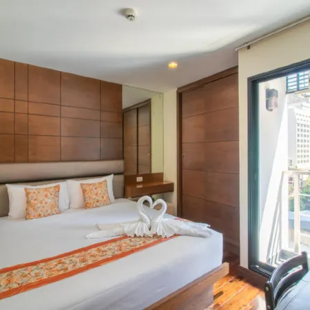 Silom Forest Exclusive Residence Отели рядом с достопримечательностью «Христианская школа Св.Иосифа»