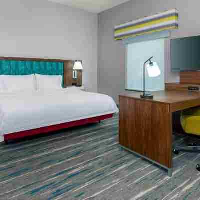 Hampton Inn & Suites Hartford/Farmington Rooms