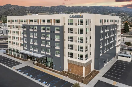 Cambria Hotel Burbank Airport Отели рядом с достопримечательностью «Gordon Biersch Brewery Restaurant»