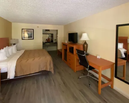 Quality Inn Near Manatee Springs State Park Hotels in Levy County