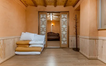 Gongju Choi Hanok Hotel Отели в г. Конджу