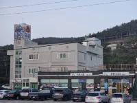 Chilbosan Hot Spring Resort Hotels near Koraebul-haesuyokchang