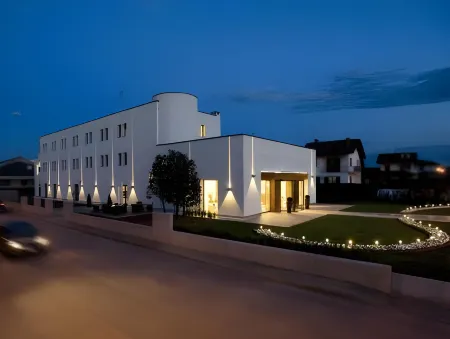 Hotel Napoleon Отели в г. Бра