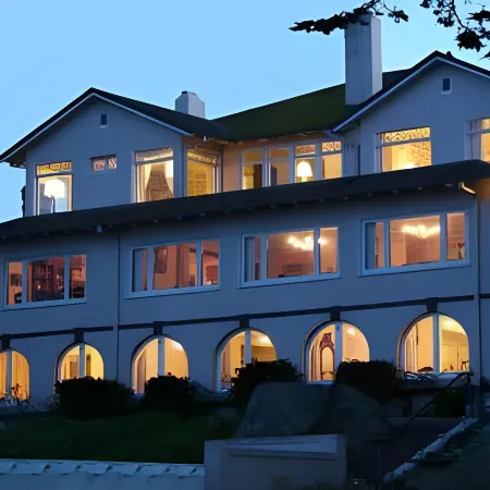 Martine Inn