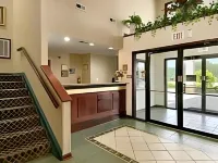 Super 8 by Wyndham Piedmont Greenville Area - parking
