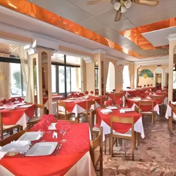 Hotel Britannia Rimini Marina Centro Отели рядом с достопримечательностью «Храм Темпио Малатестиано»