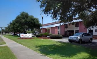 Federal City Inn & Suites