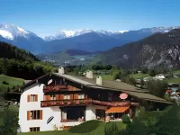 Alpen Hotel "Villa Bello" - Bãi đậu xe