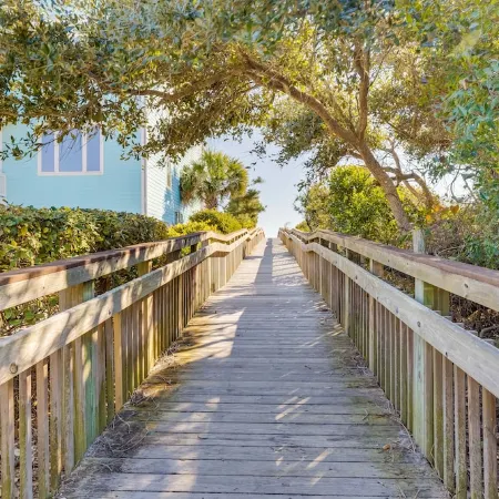 Walk to Beach & Family Fun! Emerald Isle Home