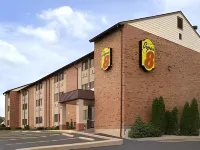 Super 8 by Wyndham St Charles Hotels in Saint Charles