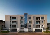 J Square Inn - Near Airport - Condos