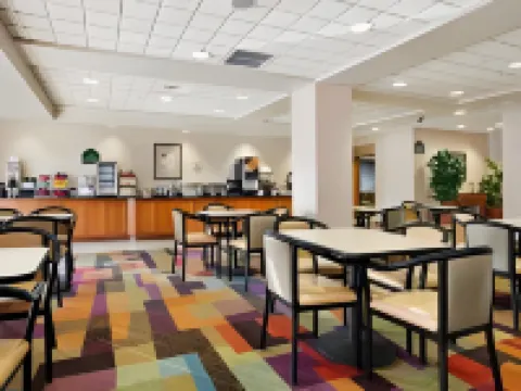 Comfort Inn & Suites Voorhees/Mt. Laurel Hotels in Echelon